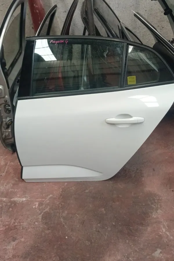 Renault Megane 4 Sol Arka Kapı Çıkma
