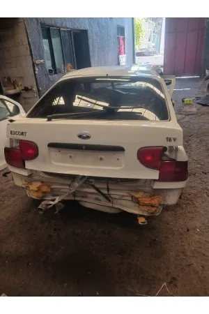 Ford Escort Hatcbek Arka Stop Lambası Çıkma